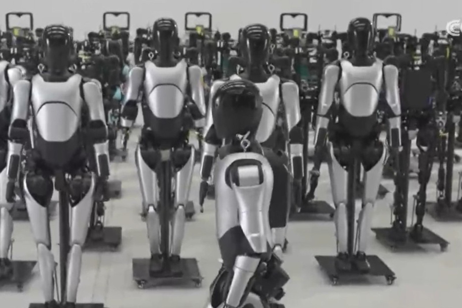 央视报道！揭秘永乐高机器人量产超级工厂